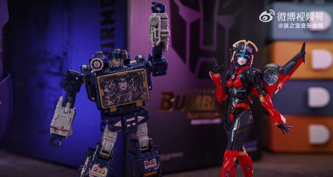 Transformers Soundwave Vs Windblade Dance Off   Official Stop Motion Video  (36 of 41)